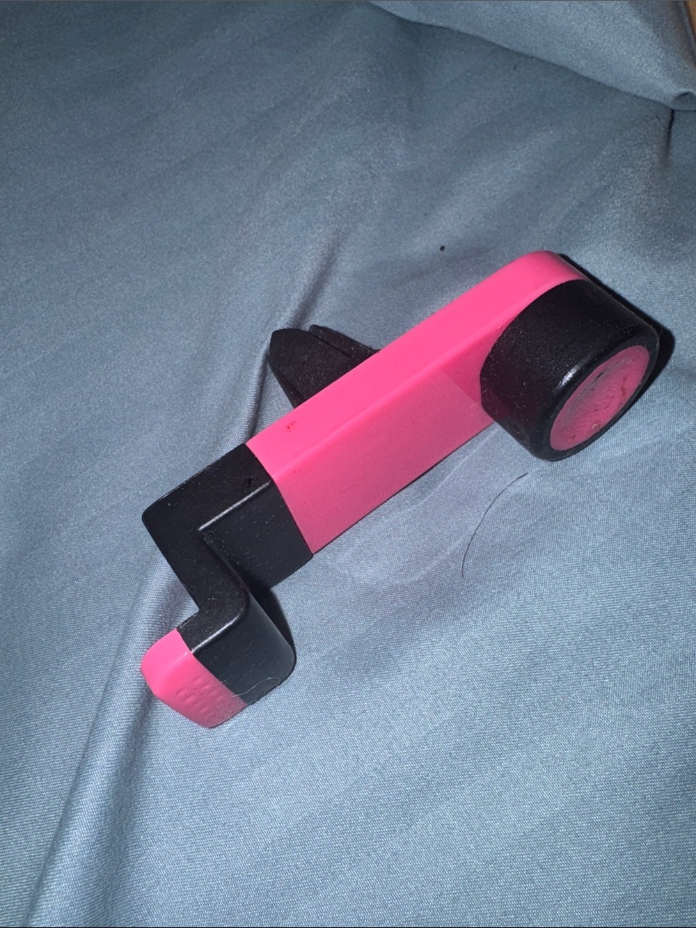 Vent clip holder expansion expandable